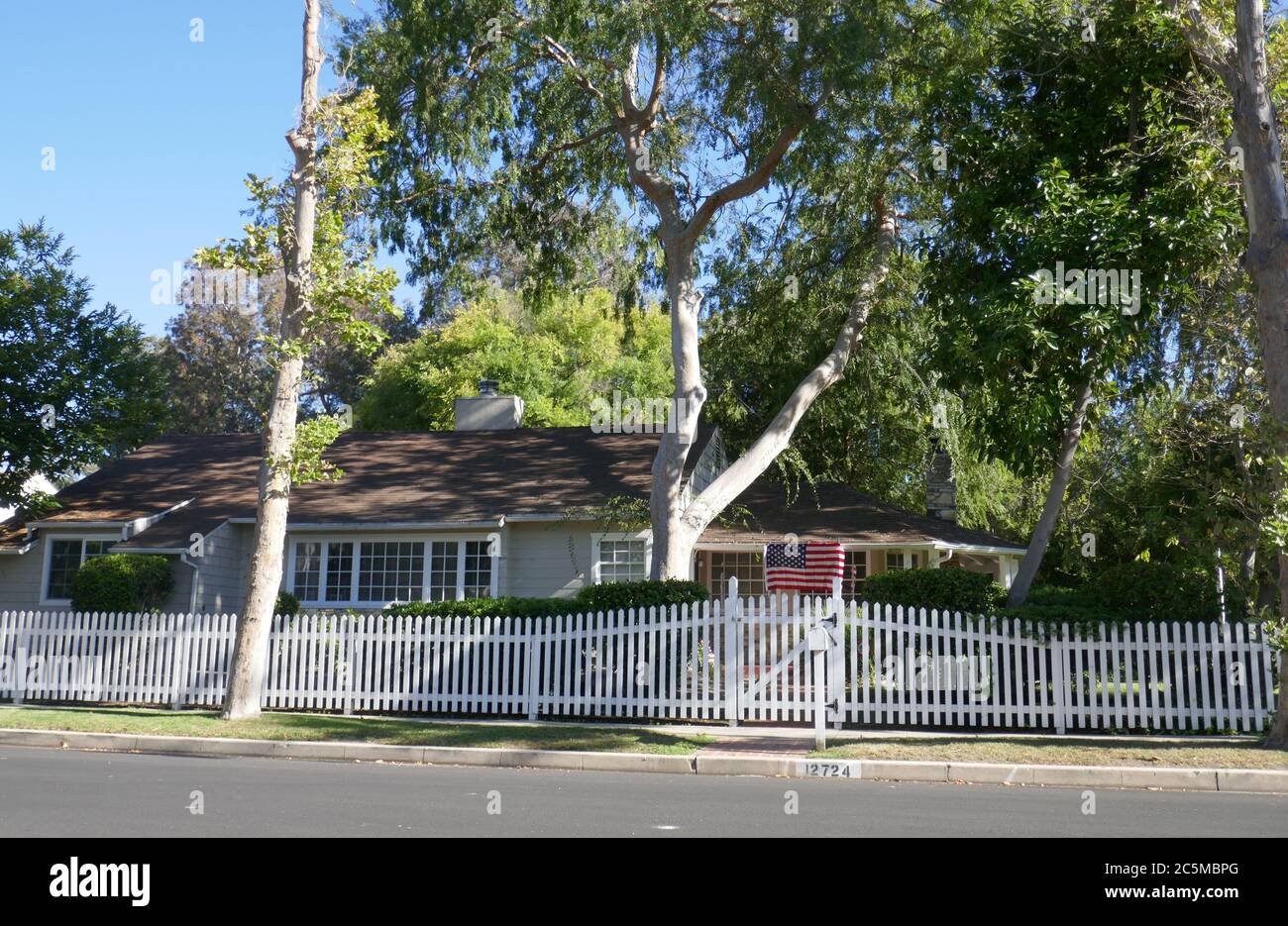 Toluca Lake, California, USA 3 luglio 2020 UNA visione generale dell'atmosfera di Yvonne DeCarlo ex casa a 12724 Valley Spring Lane il 3 luglio 2020 a Toluca Lake, California, USA. Foto di Barry King/Alamy Stock foto Foto Stock