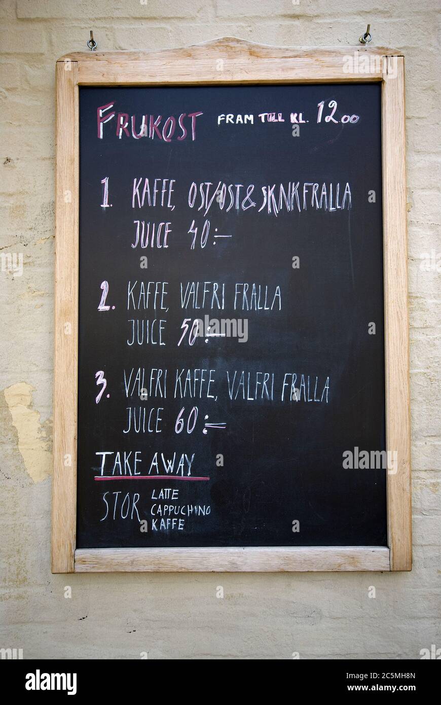 Menu per la colazione sul cartello nero, Gothenburg, Svezia Foto Stock