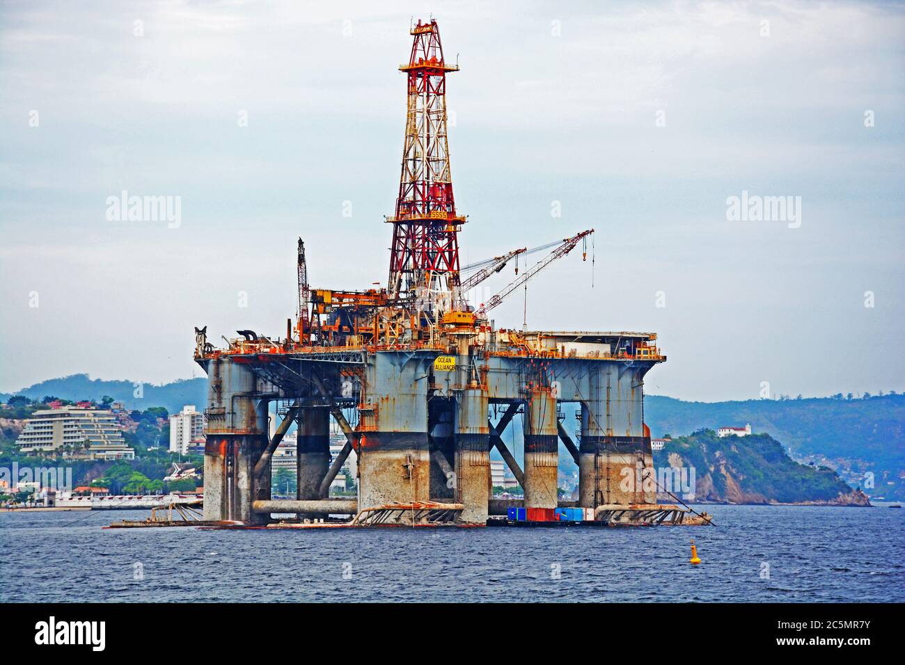 Piattaforma petrolifera della compagnia petrolifera brasiliana Petrobras nella baia di Guanabara, Rio de Janeiro, Brasile Foto Stock