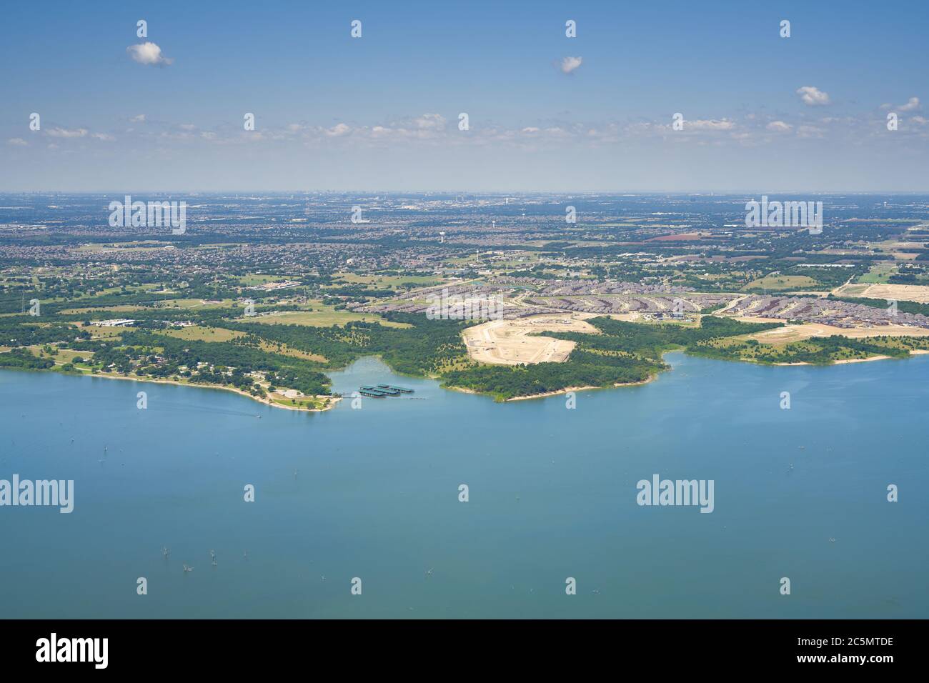 Vista aerea del lago Lavon, Texas, USA. Città di Lucas, residenziale suburbano. Area metropolitana di Dallas-Fort Worth-Arlington. Foto Stock