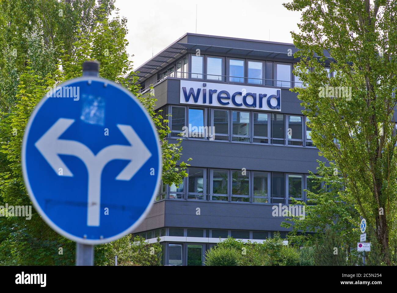 Monaco / Aschheim, Baviera, Germania, 03 luglio 2020. Costruzione della sede PRINCIPALE DELLA società fallita. Wirecard AG è una società tedesca quotata per il servizio di pagamento fondata nel 1999 con sede ad Aschheim, vicino a Monaco. Wirecard offre soluzioni per pagamenti elettronici, gestione del rischio e l'emissione e l'accettazione di carte di credito. © Peter Schatz / Alamy Live News Foto Stock