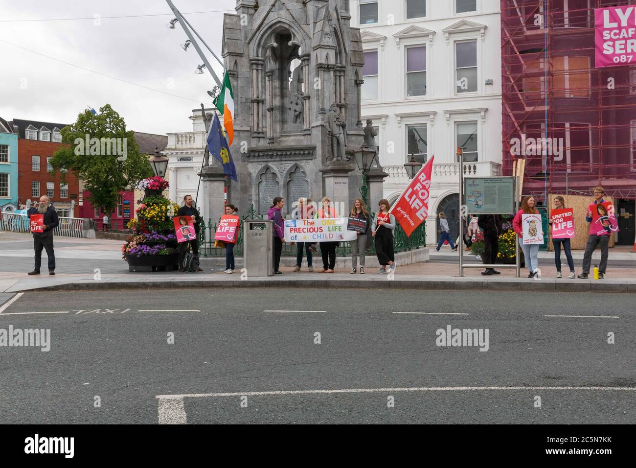 Cork, Irlanda. 4 luglio 2020. Protesta pro-vita, Cork City. I manifestanti si sono riuniti oggi all'incrocio tra Grand Parade e South Mall. Credit: Damian Coleman/Alamy Live News Foto Stock