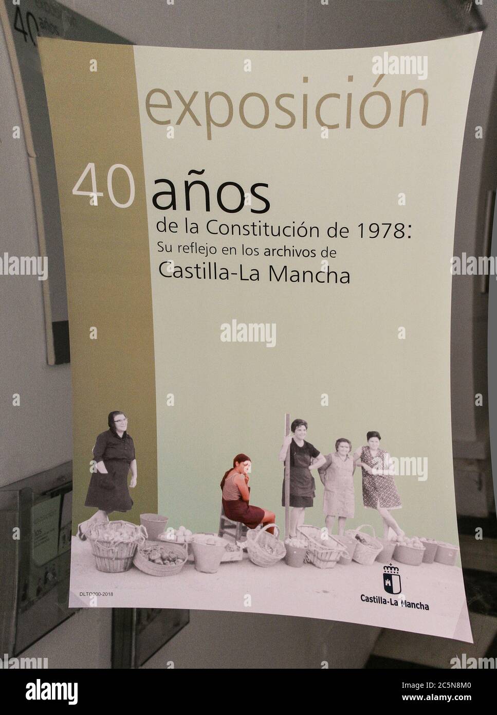 Toledo, Castilla-la Mancha, Spagna, Europa. Mostra dedicata al 40° anniversario della Costituzione spagnola 1978-2018. Il poster all'ingresso. Foto Stock