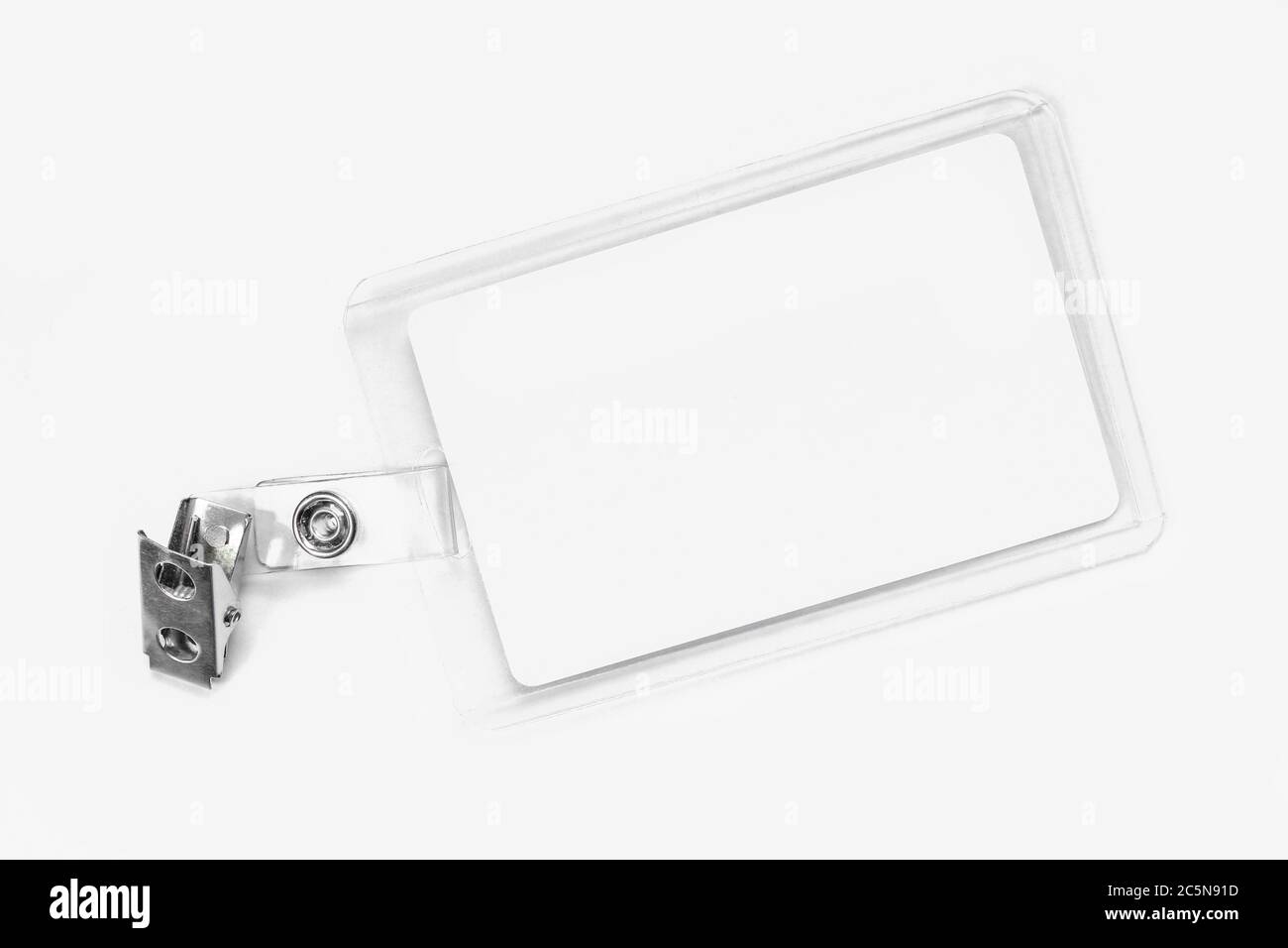 Scheda id vuota su sfondo bianco. Accreditamento VIP pass in custodia in plastica Foto Stock Scheda id vuota su sfondo bianco. Accreditamento VIP pass in custodia in plastica Foto Stock