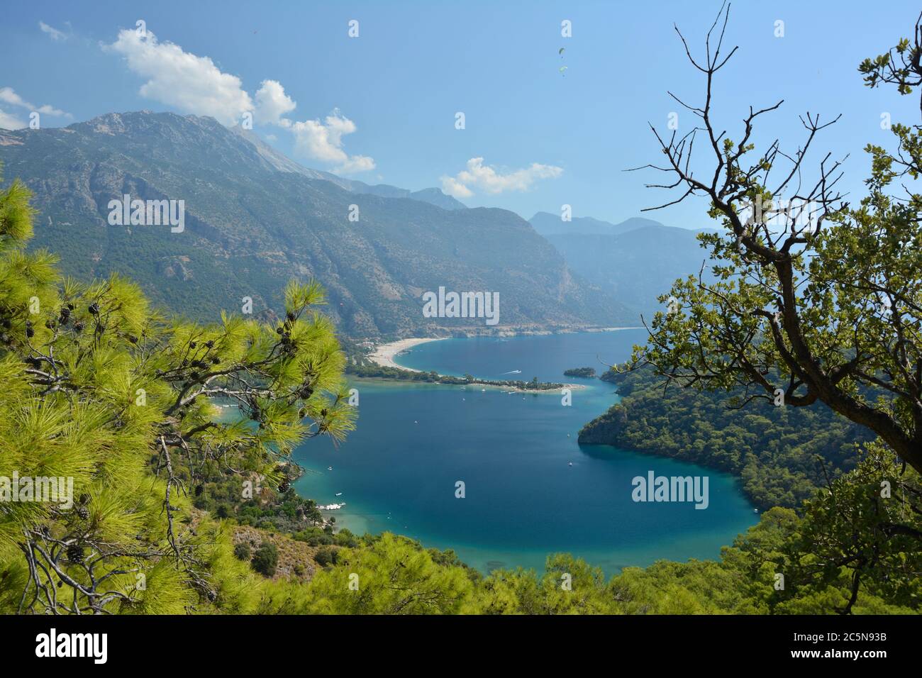 Ölüdeniz Laguna blu e Monte Babadağ nella Via Licia, Costa Turchese, Turchia Foto Stock