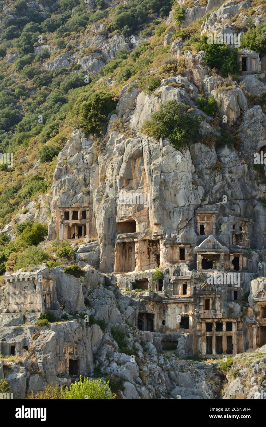 Tombe scavate nella roccia nella necropoli licana di Myra, Demre, Turchia Foto Stock