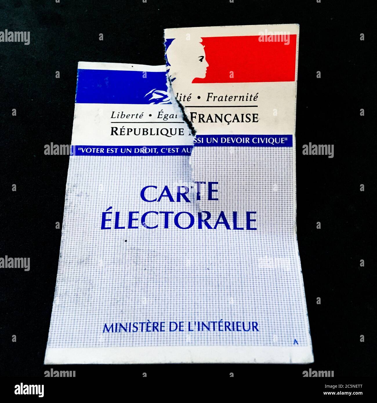 Strappato il voto francese, illustrazione per il disinteresse dei cittadini francesi in occasione delle recenti elezioni comunali, la Francia Foto Stock