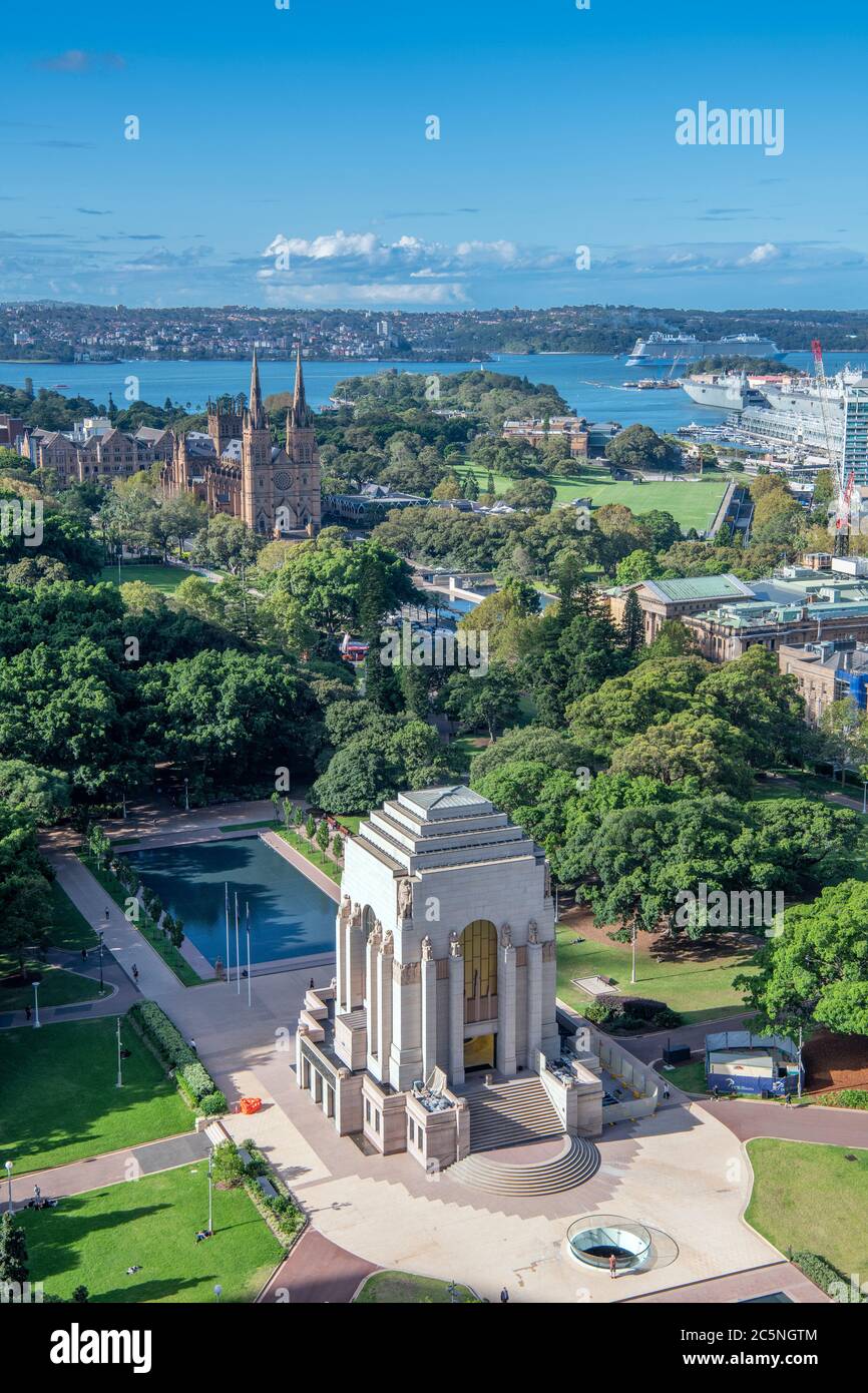 Vista BirdsEye sul War Memorial Hyde Park e sul Sydney Harbour Sydney Australia Foto Stock