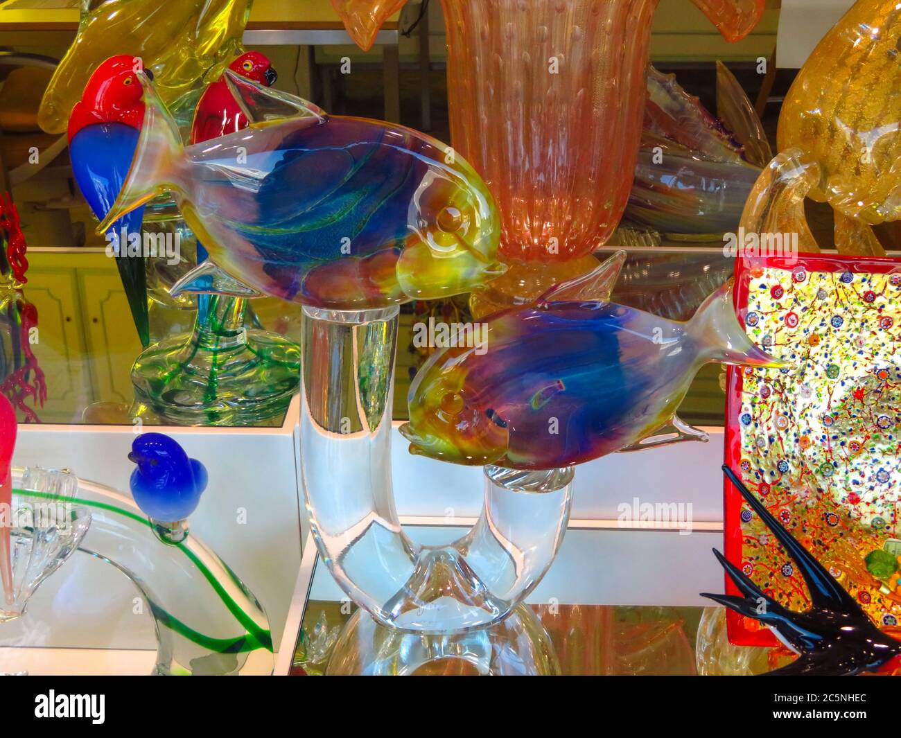 Venezia, Italia - 20 giugno 2017: Vetro veneziano di Murano in una vetrina boutique Foto Stock