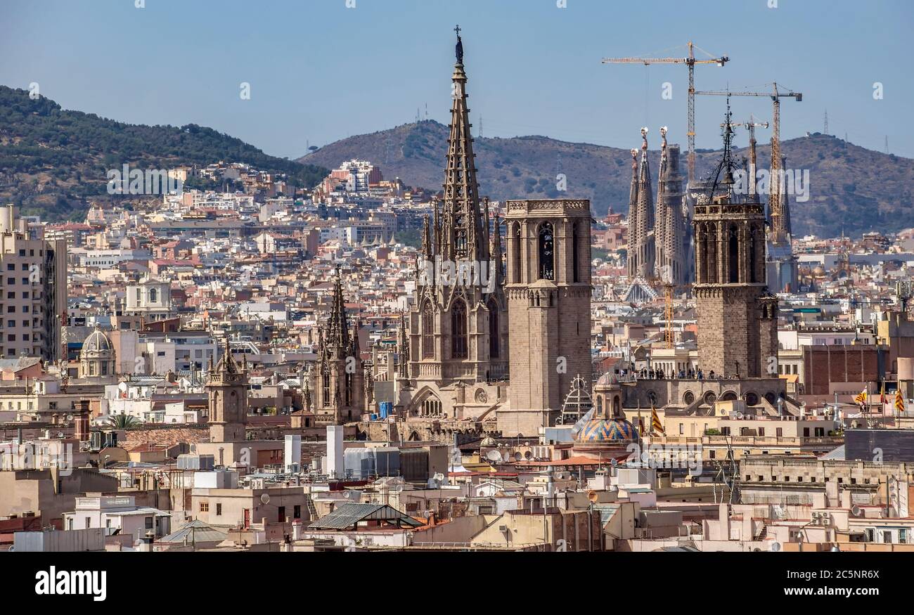 BARCELLONA, SPAGNA - 4 LUGLIO 2016: Vista aerea di Barcellona dal monumento a Cristoforo Colombo. Barcellona, Spagna - 4 luglio 2016: Veduta aerea di Barcelo Foto Stock