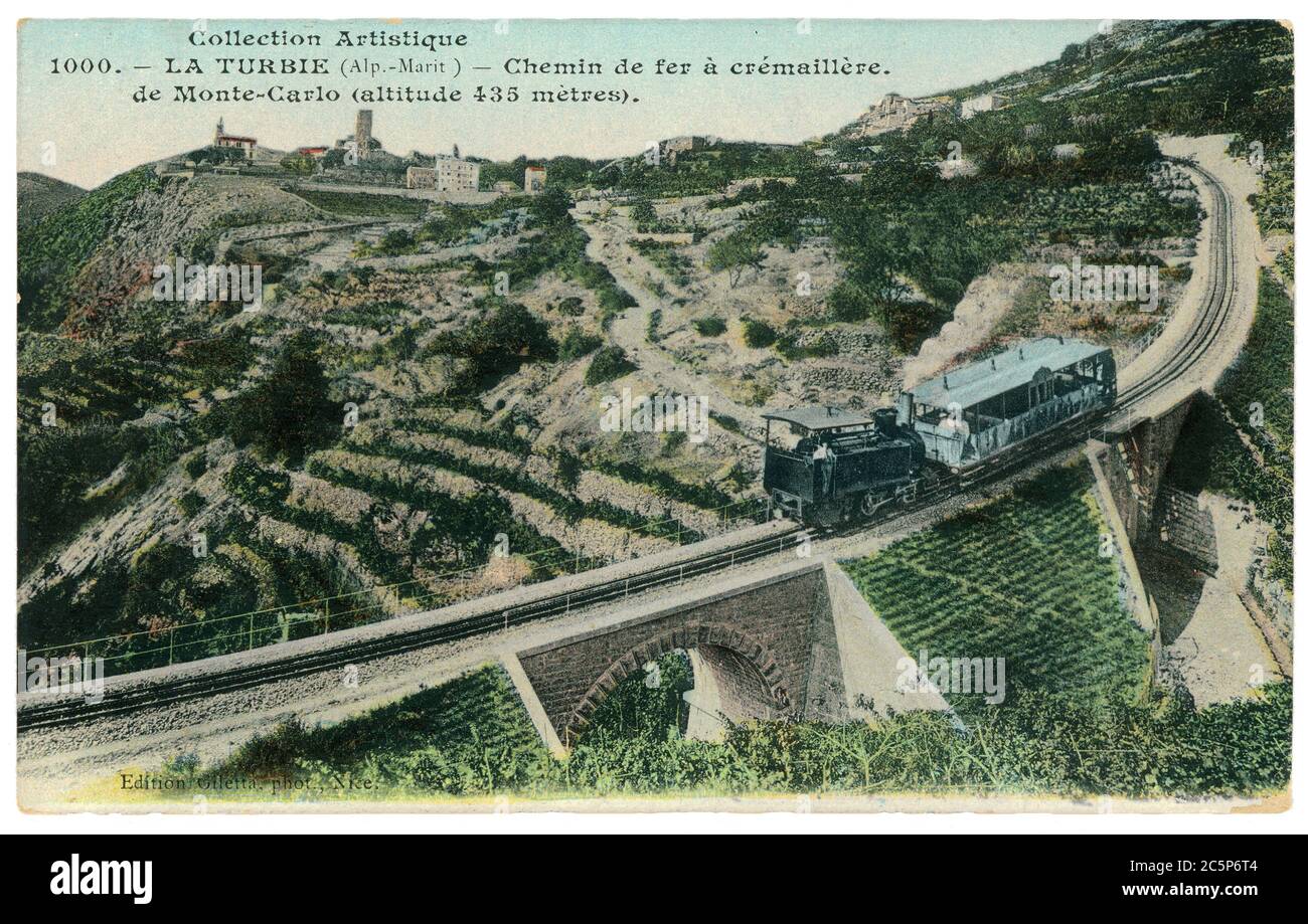 FRANCIA - CIRCA 1902: Cartolina d'epoca con bordi stagionato su sfondo bianco stampata nel 1902 circa, Francia. Immagine retrò di una vecchia ferrovia a cremagliera e di un Foto Stock