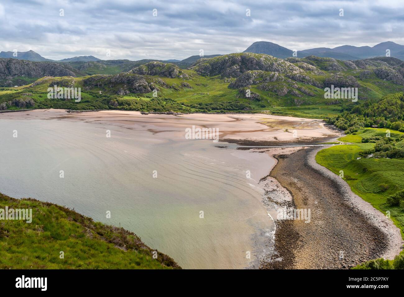 GRUINARD BAY E BEACH ROSS E CROMARTY WEST COAST SCOZIA ALL'INIZIO DELL'ESTATE Foto Stock