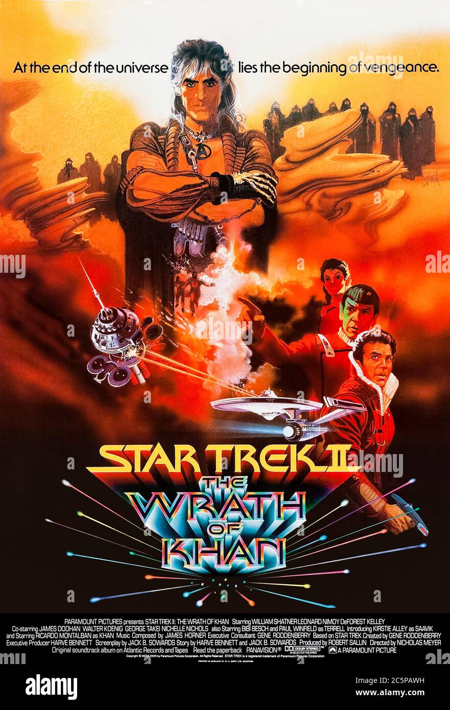 Star Trek II - The Wrath of Khan (1982) diretto da Nicholas Meyer e interpretato da William Shatner, Leonard Nimoy, DeForest Kelley e Ricardo Montalban. Sequel memorabile in cui il Capitano Kirk affronta Khan, un superumano geneticamente modificato che Kirk esiliò in un episodio della serie TV originale. Fotografia del poster del Regno Unito originale del 1982 completamente restaurato con un foglio di illustrazioni di Bob Peak SOLO PER USO EDITORIALE. Credito: Immagini BFA/Paramount Foto Stock