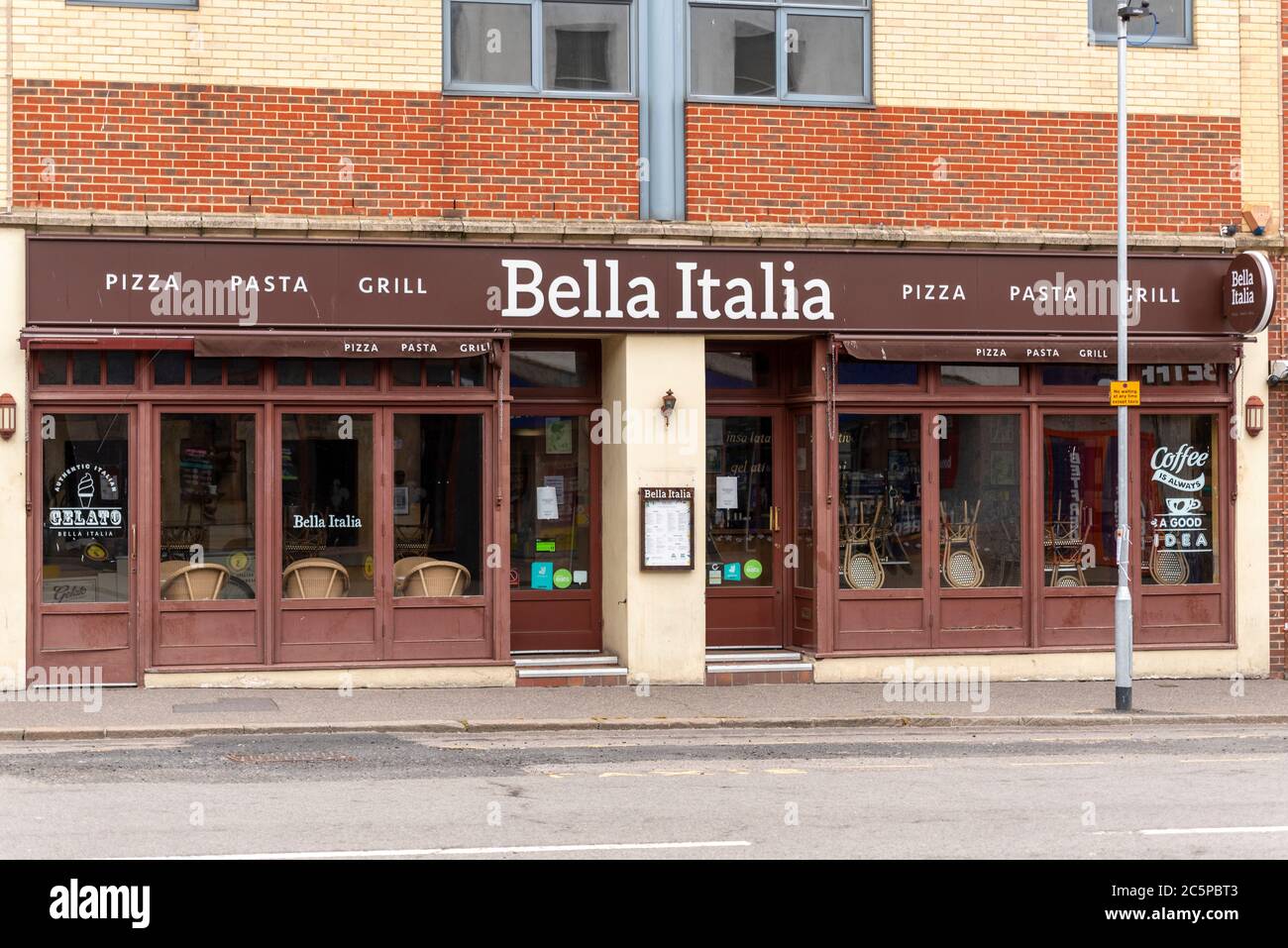 Chiuso Bella Italia a Southend sul Mare, Essex, UK, durante il periodo di chiusura COVID-19. Business ristorante di cucina italiana. Amministrazione di gruppo per pasti informali Foto Stock