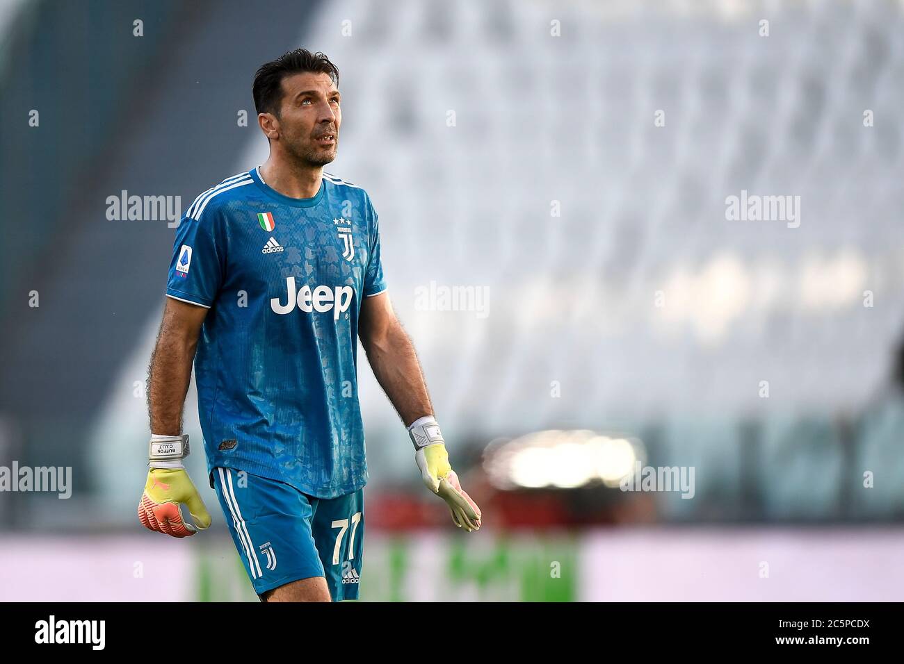 Torino, Italia. 04luglio 2020. TORINO - 04 luglio 2020: Gianluigi Buffon della Juventus FC guarda durante la Serie A una partita di calcio tra Juventus FC e Torino FC. (Foto di Nicolò campo/Sipa USA) Credit: Sipa USA/Alamy Live News Foto Stock