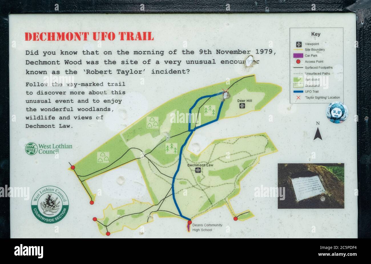 Indicazioni per l'incidente UFO di Dechmont Woods. Il lavoratore forestale Robert Taylor ha riferito di aver visto una astronave aliena nei boschi vicino a Livingston, nel 1979. Foto Stock