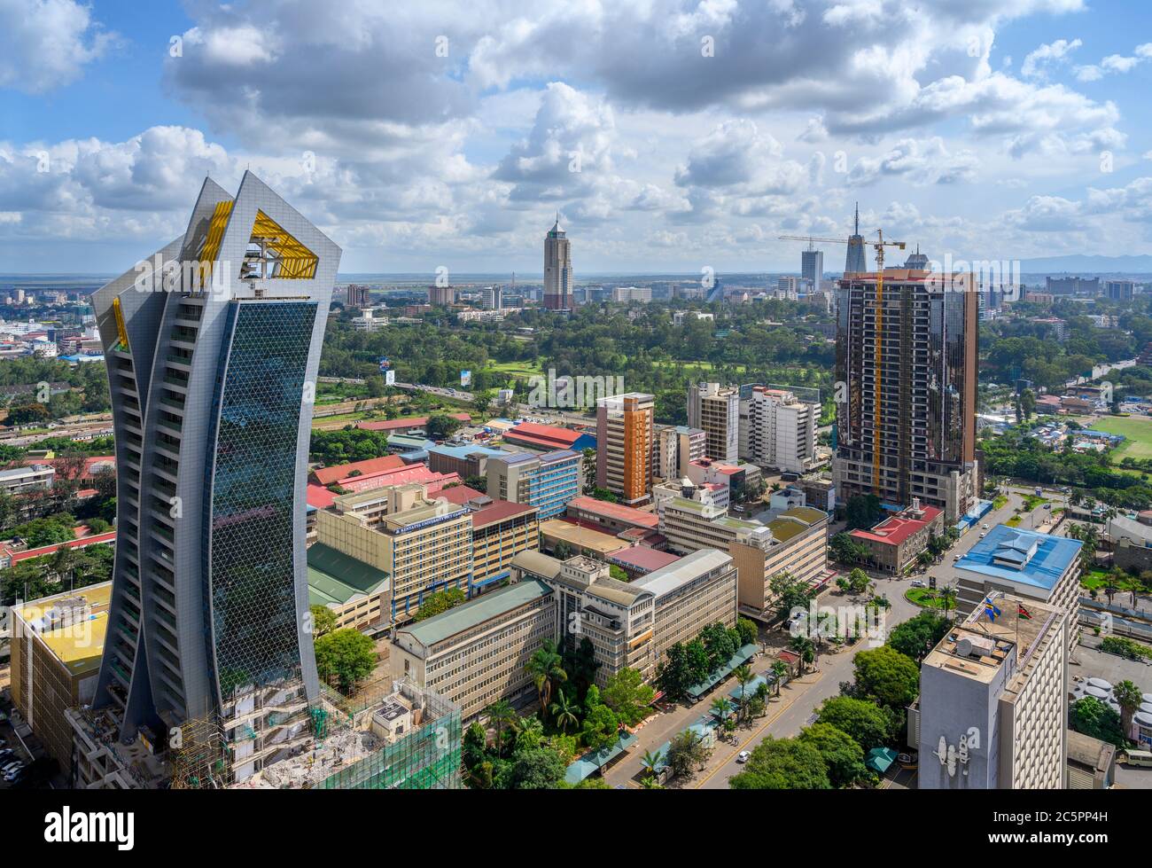 Skyline del centro dalla cima della torre KICC, Nairobi, Kenya, Africa orientale Foto Stock