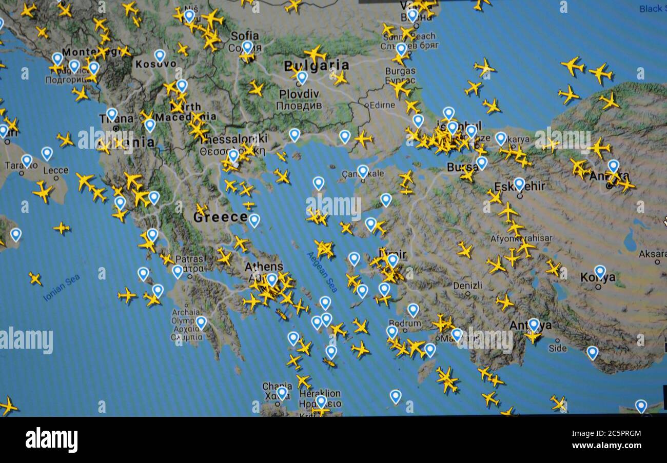 mappa del traffico aereo su Grecia, Turchia, Bulgaria, Albania (04 luglio 2020, GTC 14.14), con sito Flightradar 24. Periodo pendemico del Corovirus Foto Stock