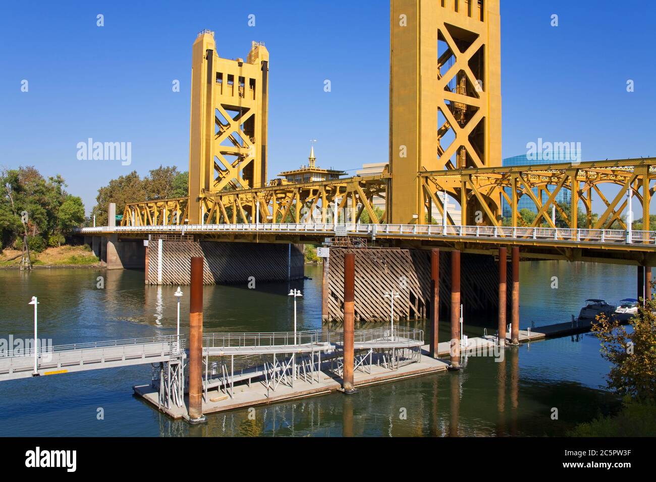 Storica Torre ponte sopra il fiume Sacramento, Sacramento, California, Stati Uniti d'America Foto Stock