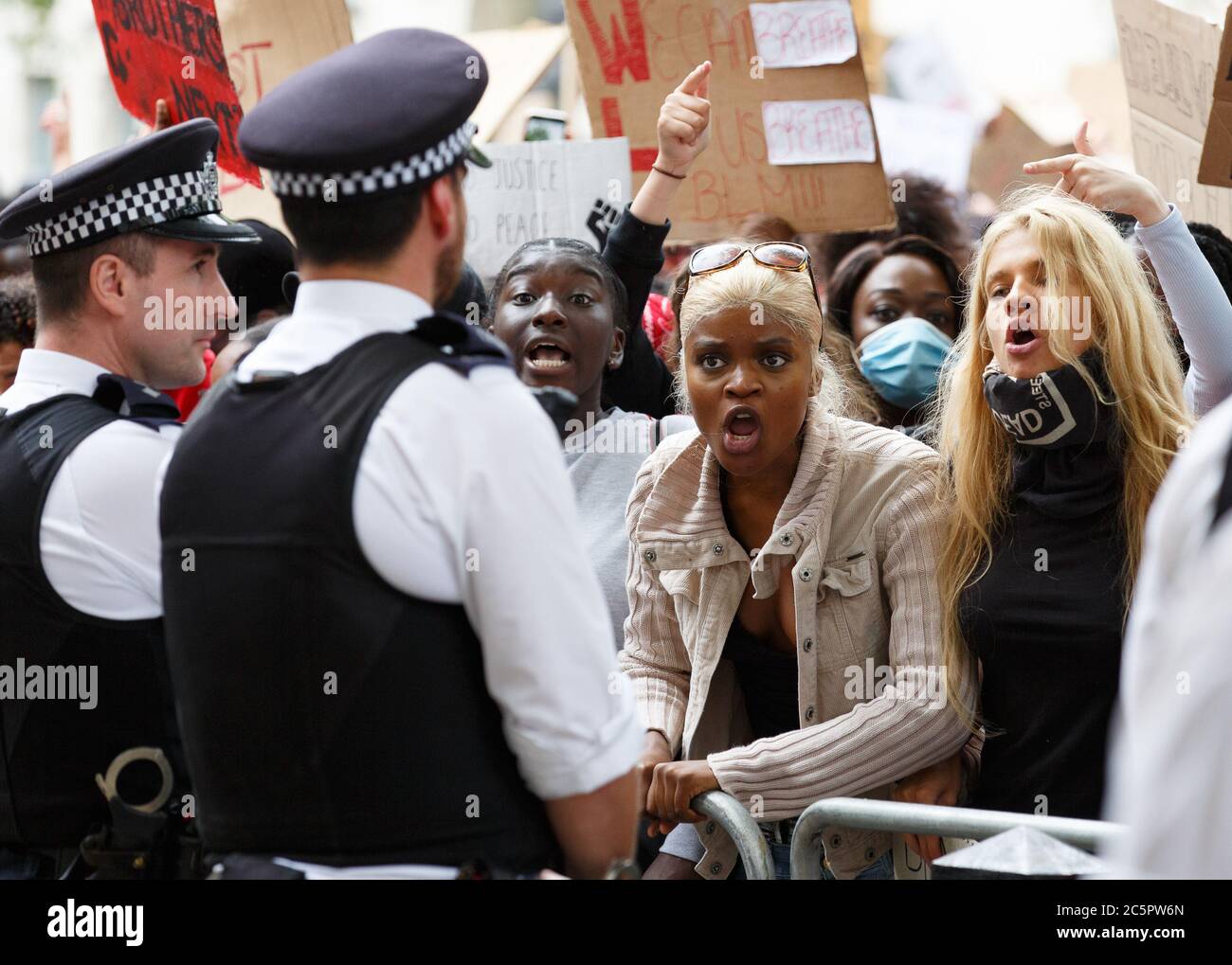 La protesta contro la Black Lives a Londra in solidarietà per l'uccisione illegale di George Floyd da parte della polizia a Minneapolis. Caratterizzato: Atmosfera dove: Londra, Regno Unito quando: 03 Giu 2020 credito: Mario Mitsis/WENN.com Foto Stock