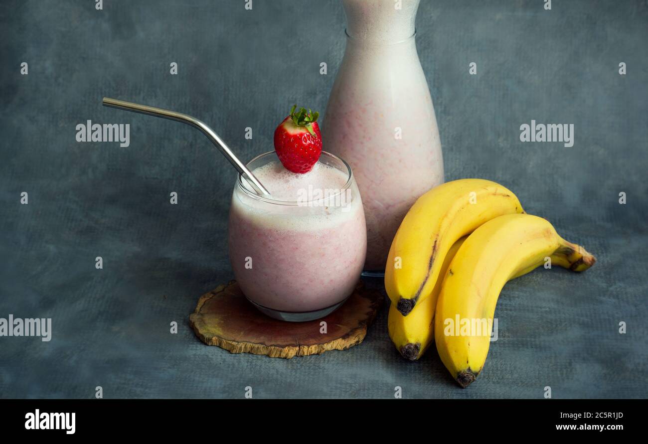 La fragola e banana smoothie Foto Stock