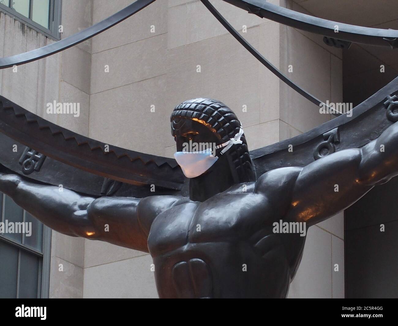 4 luglio 2020, New York, New York, USA: Statue intorno a New york City con maschere facciali .Corona Virus Pandemic 7/4/2020 (Credit Image: © Bruce Cotler/ZUMA Wire) Foto Stock