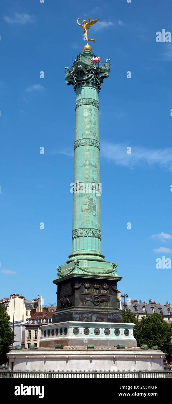 La colonna di luglio (colonne de Juillet) è un monumento alla Rivoluzione  del 1830 su Place de la Bastille a Parigi, Francia Foto stock - Alamy