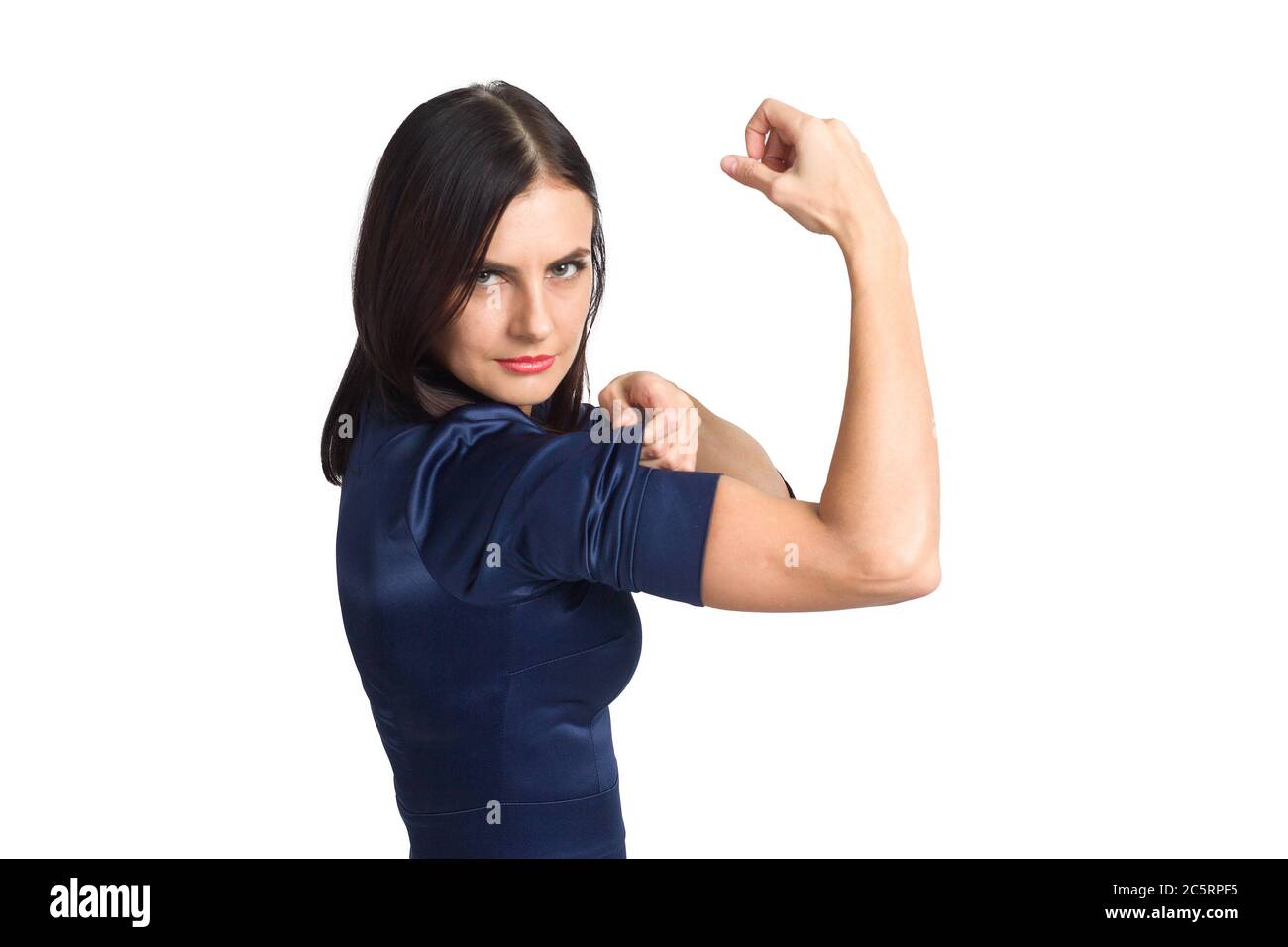 Design moderno ispirato al classico poster americano - possiamo farlo. Emancipazione di concetto femminile. Ragazza in un vestito di classico blu Pantone 2020 Foto Stock