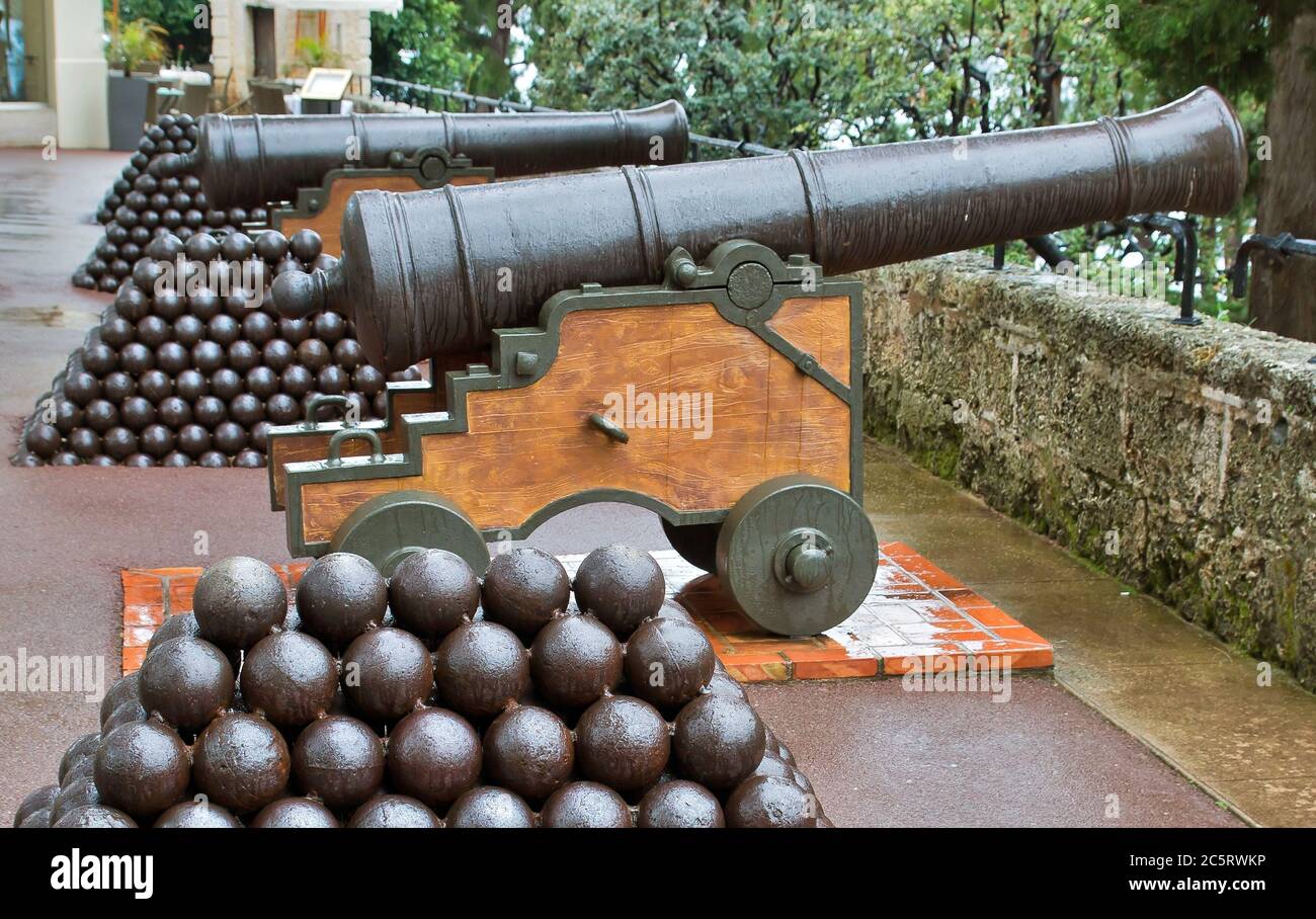 Matrimonio Rock. Abito Da Sposa Valentino Con Cravatta | Vogue Italia - Foto 6