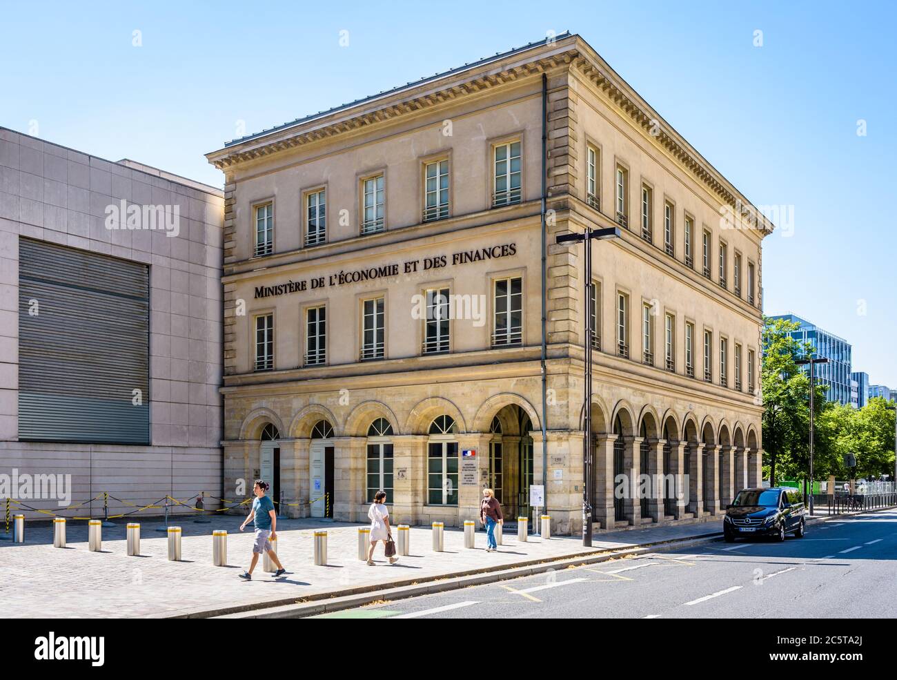 Vista generale dell'edificio di accoglienza del Ministero dell'Economia e delle Finanze nel quartiere di Bercy a Parigi, Francia. Foto Stock