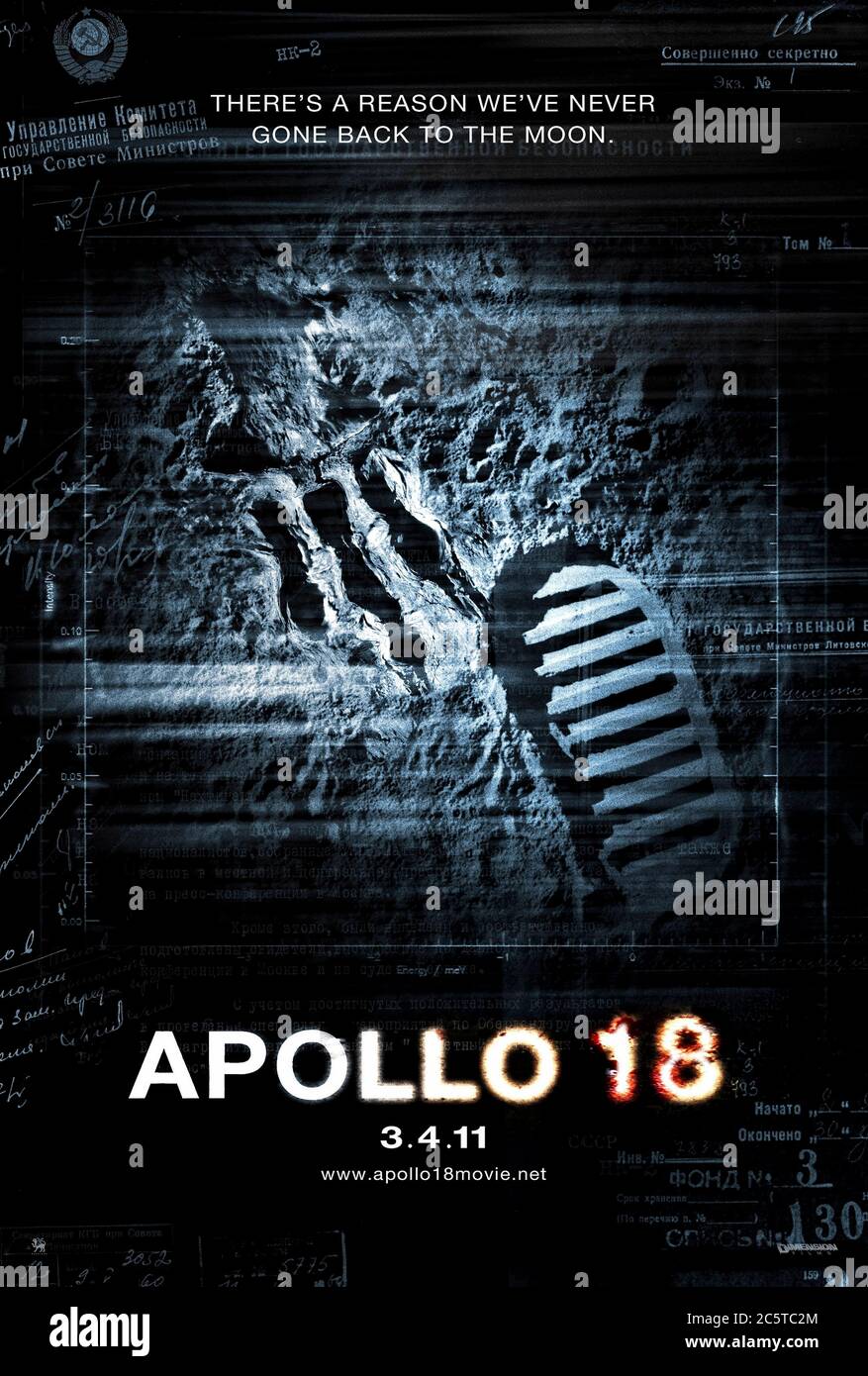 Apollo 18 (2011) diretto da Gonzalo López-Gallego con Warren Christie, Lloyd Owen e Ryan Robbins. La vera ragione per l'abbandono della missione Apollo 18 da parte della NASA è rivelata attraverso le riprese trovate in questo orrore atmosferico. Foto Stock