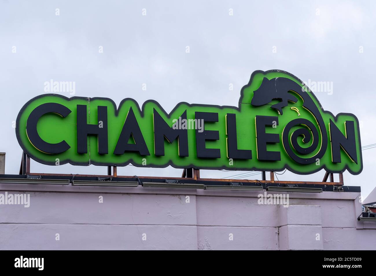 Cartello per il night club Chameleon in Lucy Road, Southend on Sea, Essex, UK. Marchio, logo Foto Stock