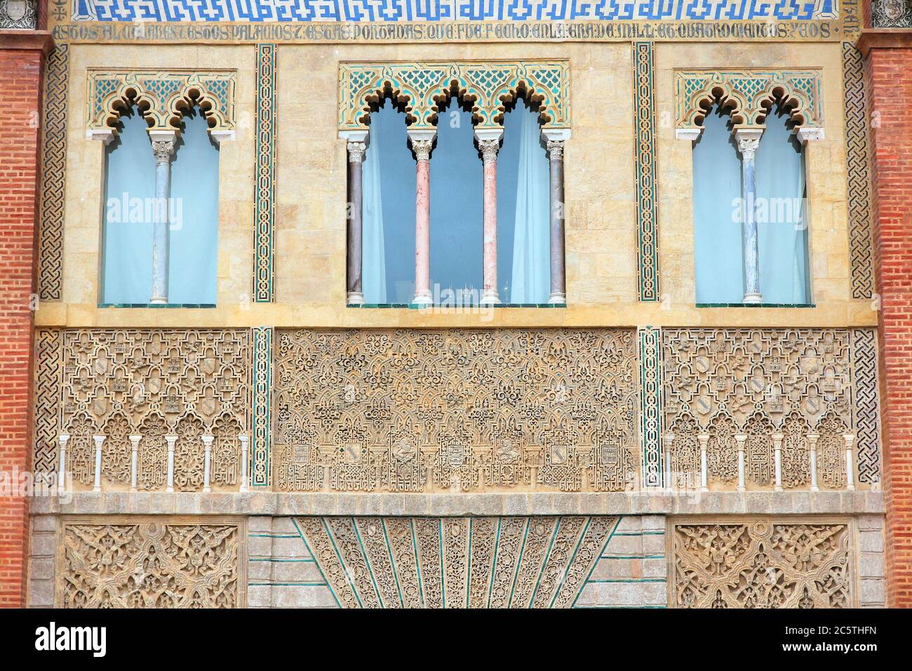 Alcazar Di Siviglia, Spagna. Patrimonio Dell'Umanità Dell'Unesco. Lavori in pietra intricati. Foto Stock