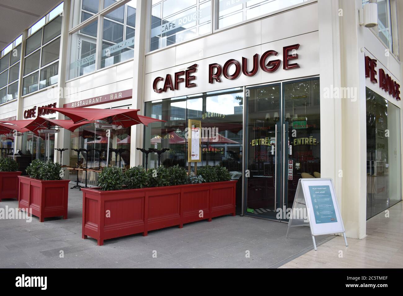 Il ristorante Café Rouge nel centro di Milton Keynes è chiuso, a causa del crollo del gruppo informale. Foto Stock