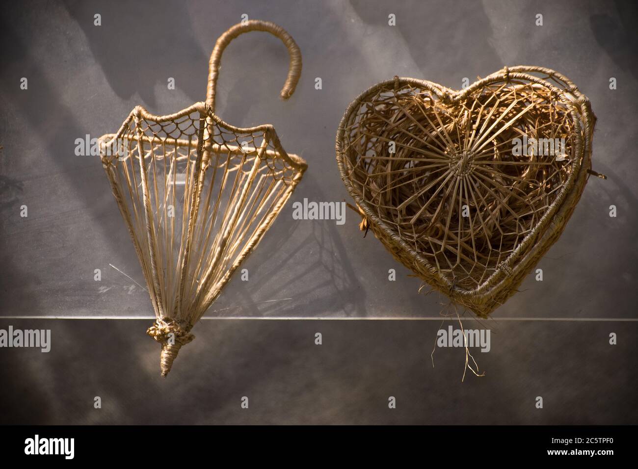 Forma del cuore e ombrello. Foto Stock