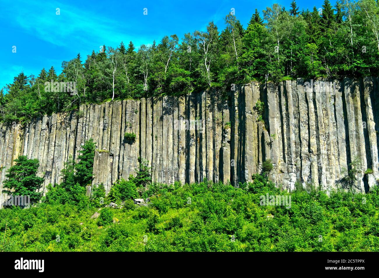 Monumento naturale "Organ Pipes", colonne di basalto a Monte Scheibenberg, Scheibenberg, Monti Erzgebirge, Sassonia, Germania Foto Stock