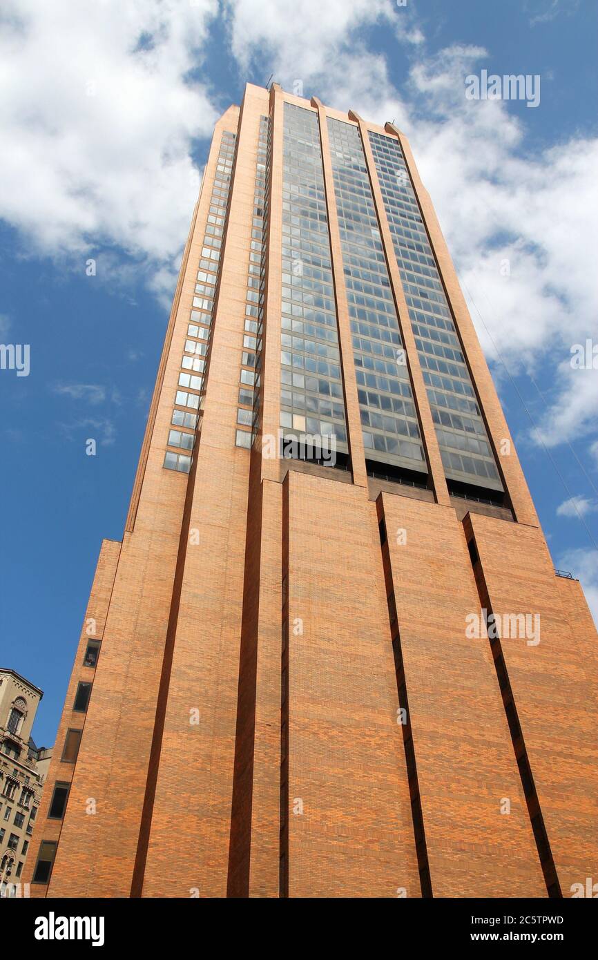 NEW YORK, USA - 3 LUGLIO 2013: 3 Park Avenue edificio di uffici e scuole superiori a uso misto a New York. L'edificio si trova in Kips Bay, Murray Hill, Foto Stock