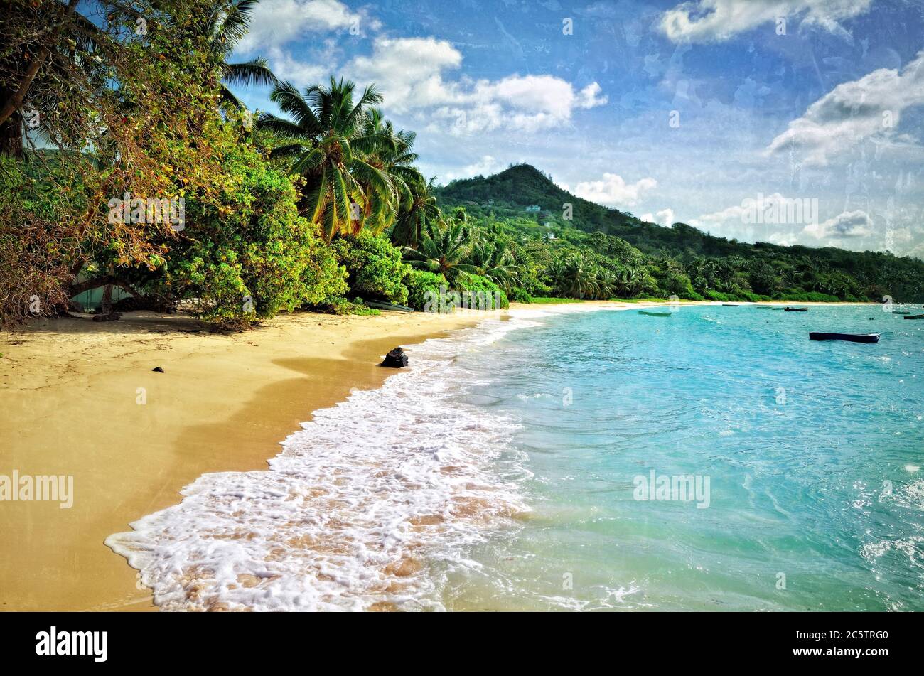 Costa tropicale di sabbia sulle isole Seychelles. Mahe, spiaggia di Anse Marie-Louise. Immagine filtrata, effetto vintage applicato Foto Stock