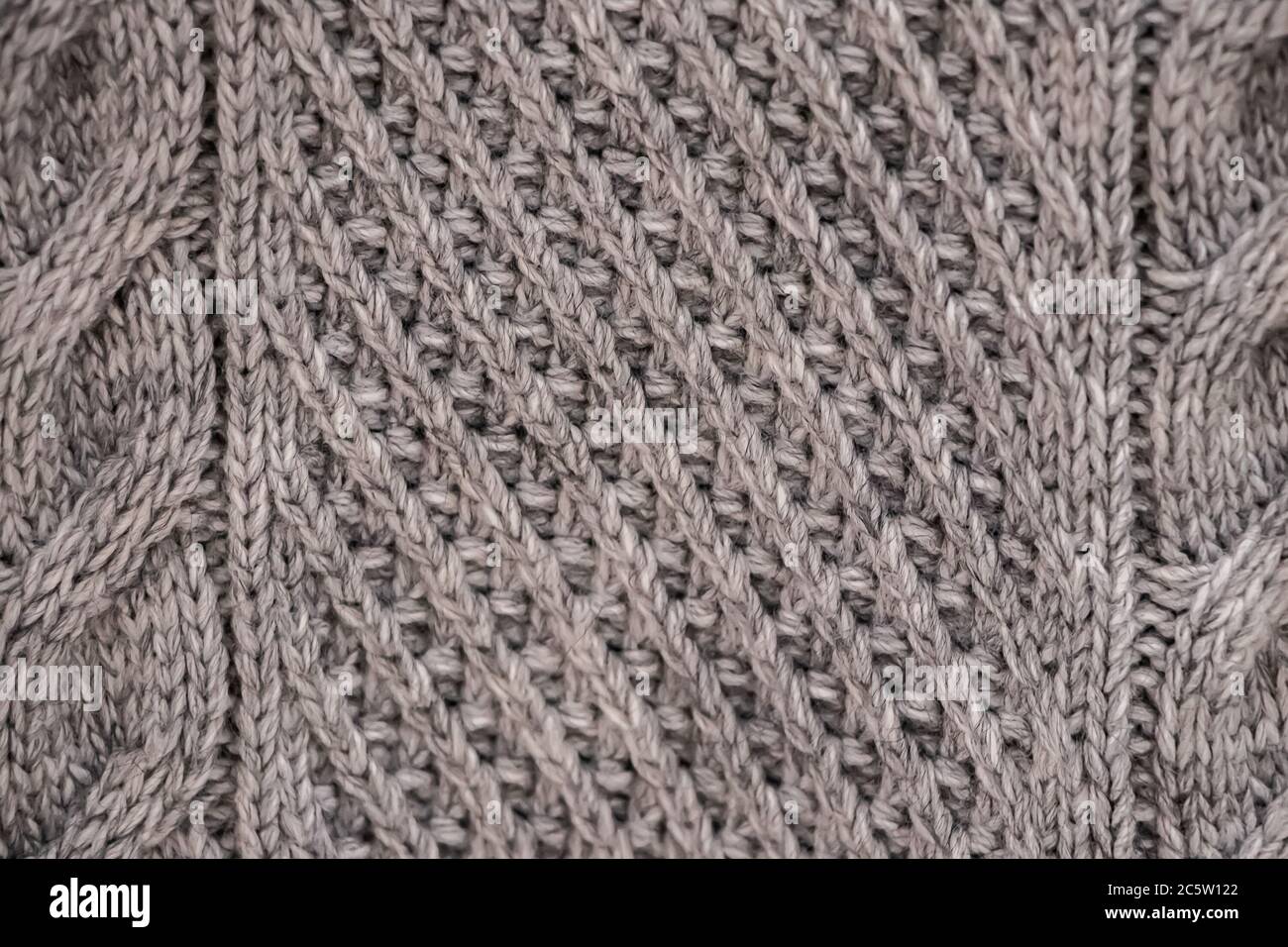 La texture di un pullover a maglia intima. Maglieria, accessori per la casa. Foto Stock