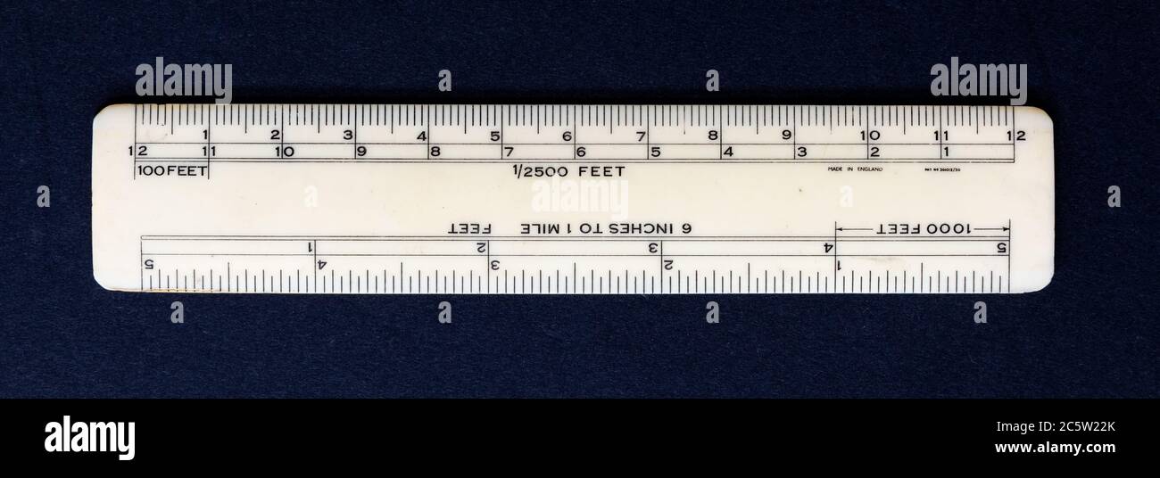 Mavor e Coulson Ltd righello scala che mostra catene, piedi e link immagine id 2C5W22T anteriore 2C5W22K posteriore - UK Foto Stock