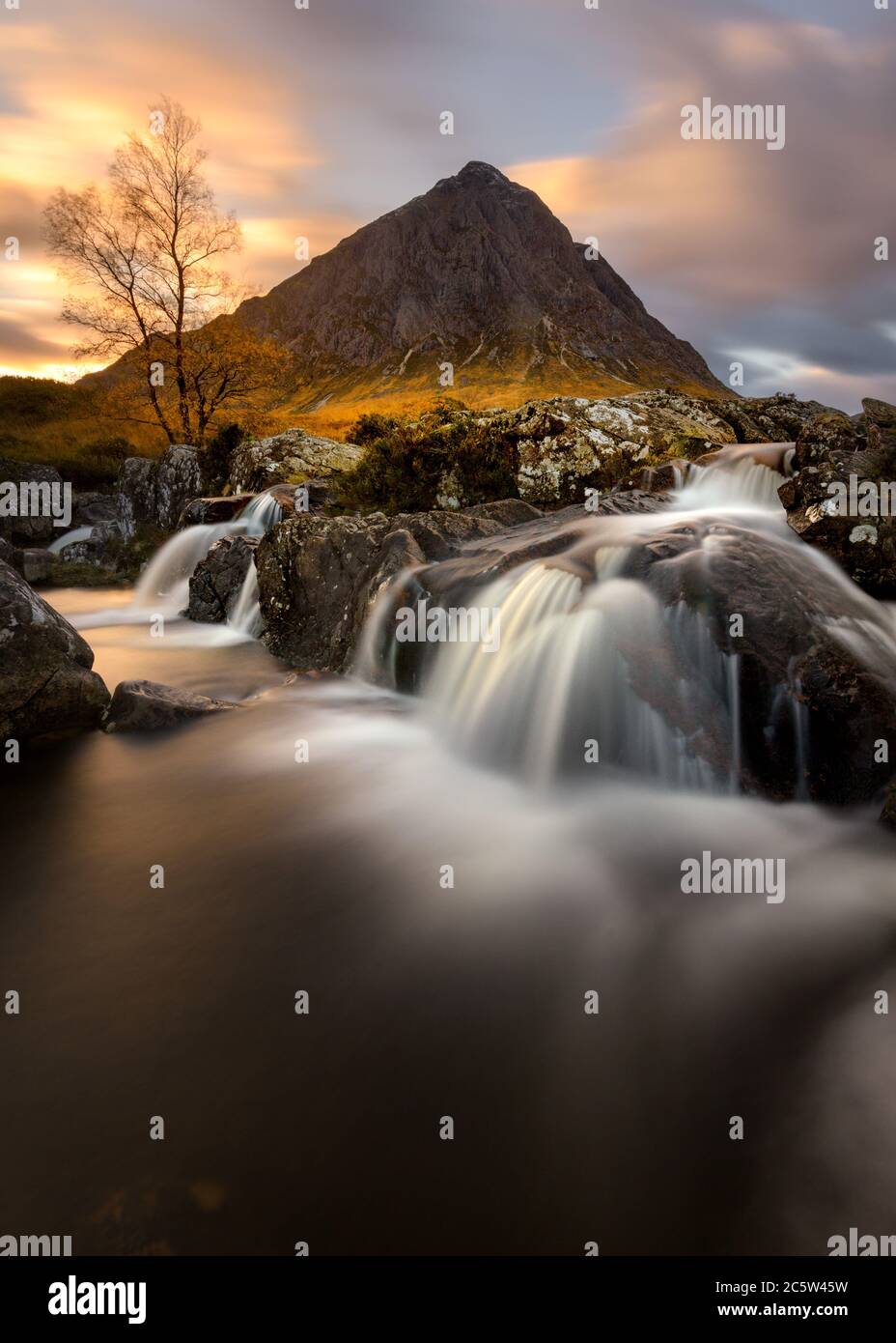 La famosa cascata di Etive Mor a Glencoe, Scottish Highlands, Regno Unito. Foto Stock