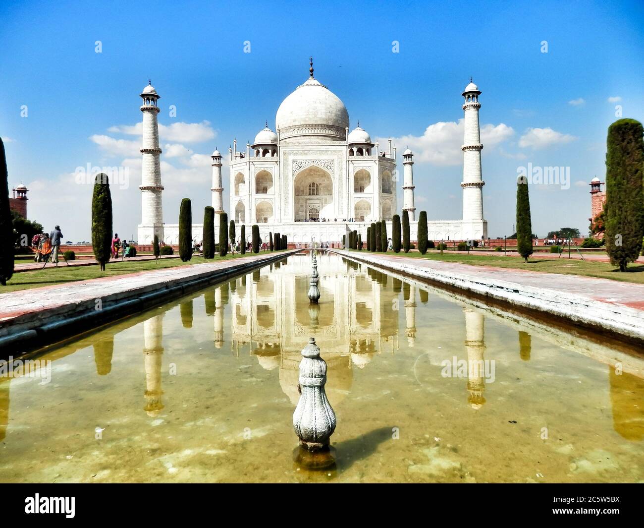 Taj Mahal, Agra, Uttar Pradesh, India settentrionale. Una delle nuove sette meraviglie del mondo e uno dei siti patrimonio mondiale dell'UNESCO più visitati dell'India. Foto Stock