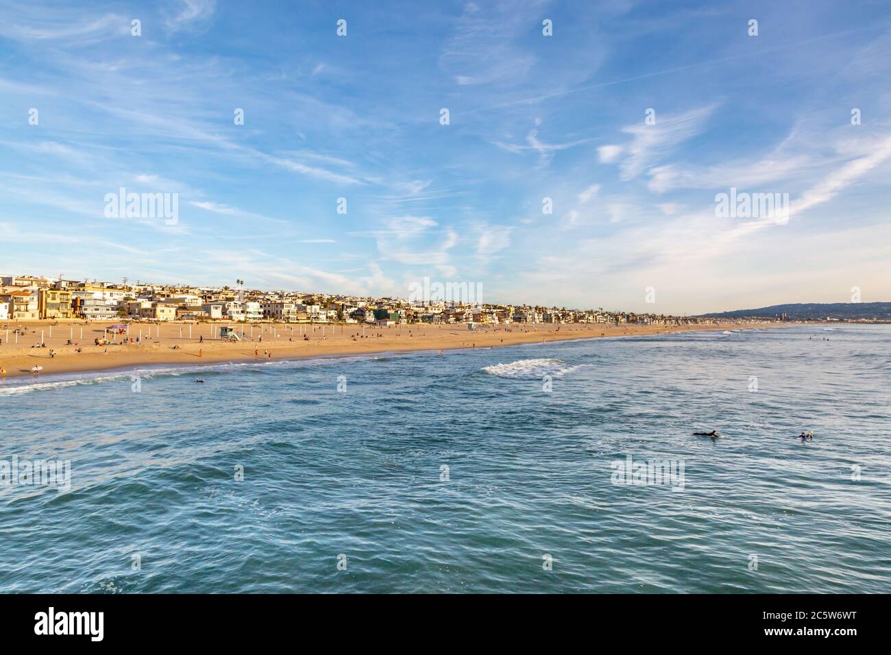 Una vista di Manhattan Beach sulla costa californiana, in una giornata di sole Foto Stock