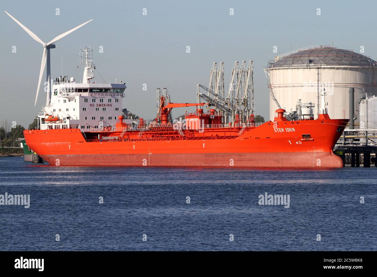 La petroliera Sten Idun si trova nel porto di Rotterdam il 30 maggio 2020. Foto Stock