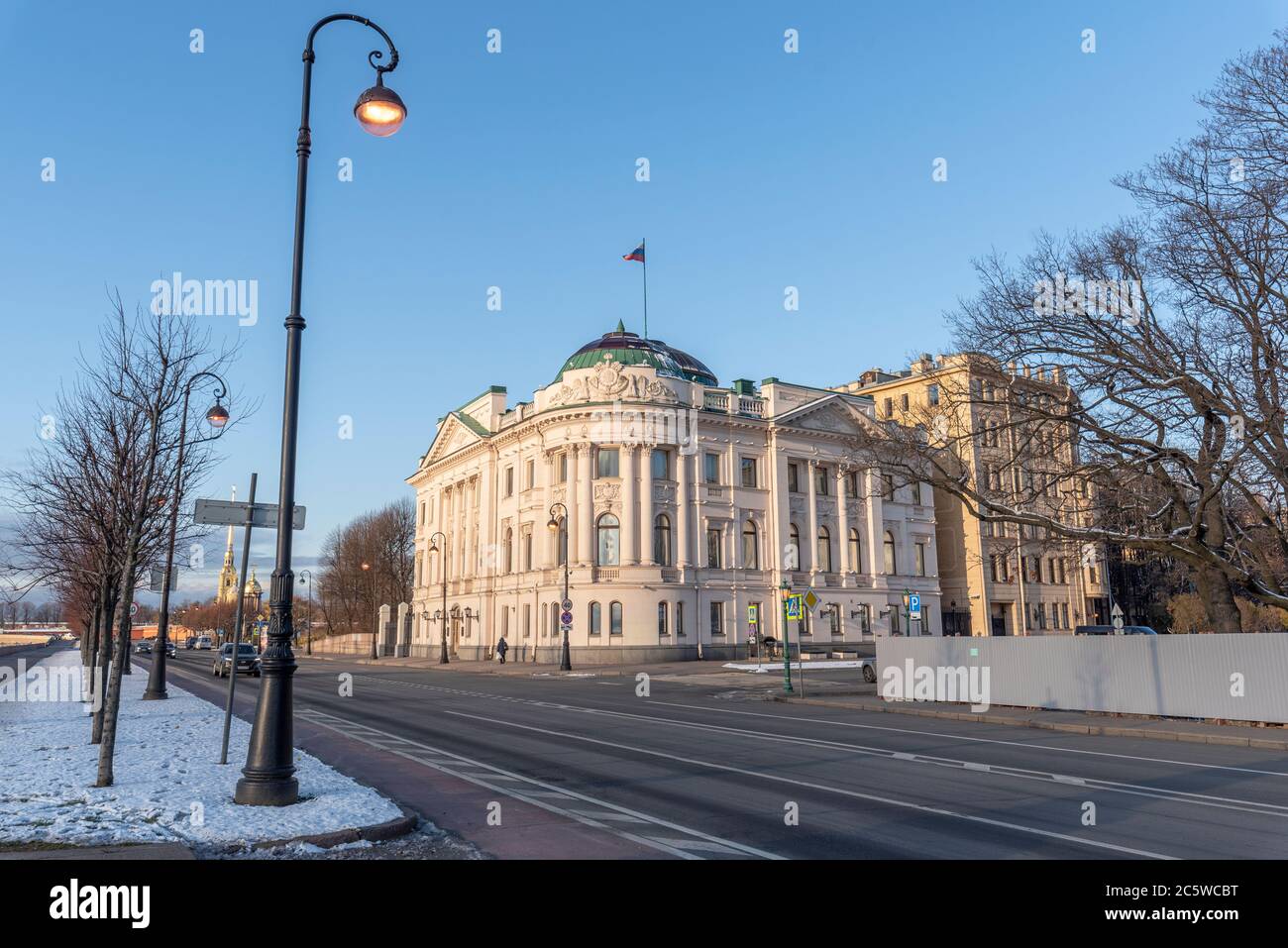 San Pietroburgo, Russia. Una facciata dell'edificio in classico stile neo-barocco. Una vecchia casa aristocratica Foto Stock