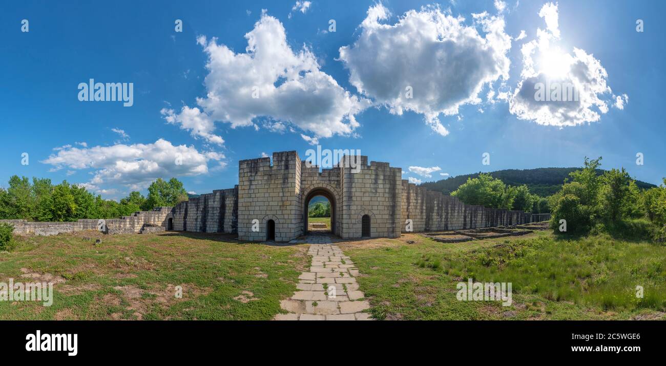 Grande Preslav (Veliki Preslav), Shumen, Bulgaria. Rovine della capitale della prima roccaforte medievale dell'Impero bulgaro Foto Stock