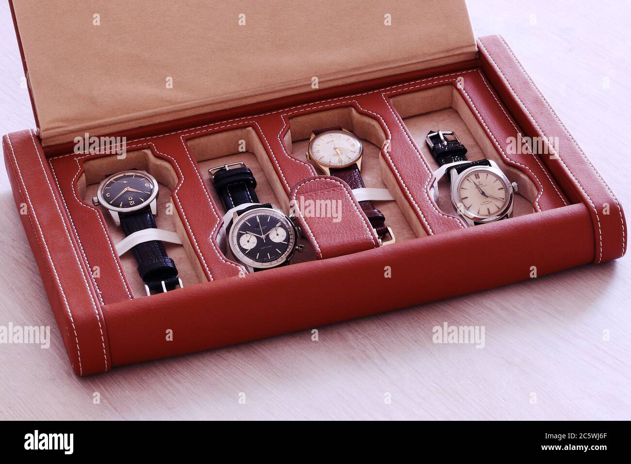 Orologi da polso vintage immagini e fotografie stock ad alta risoluzione -  Alamy