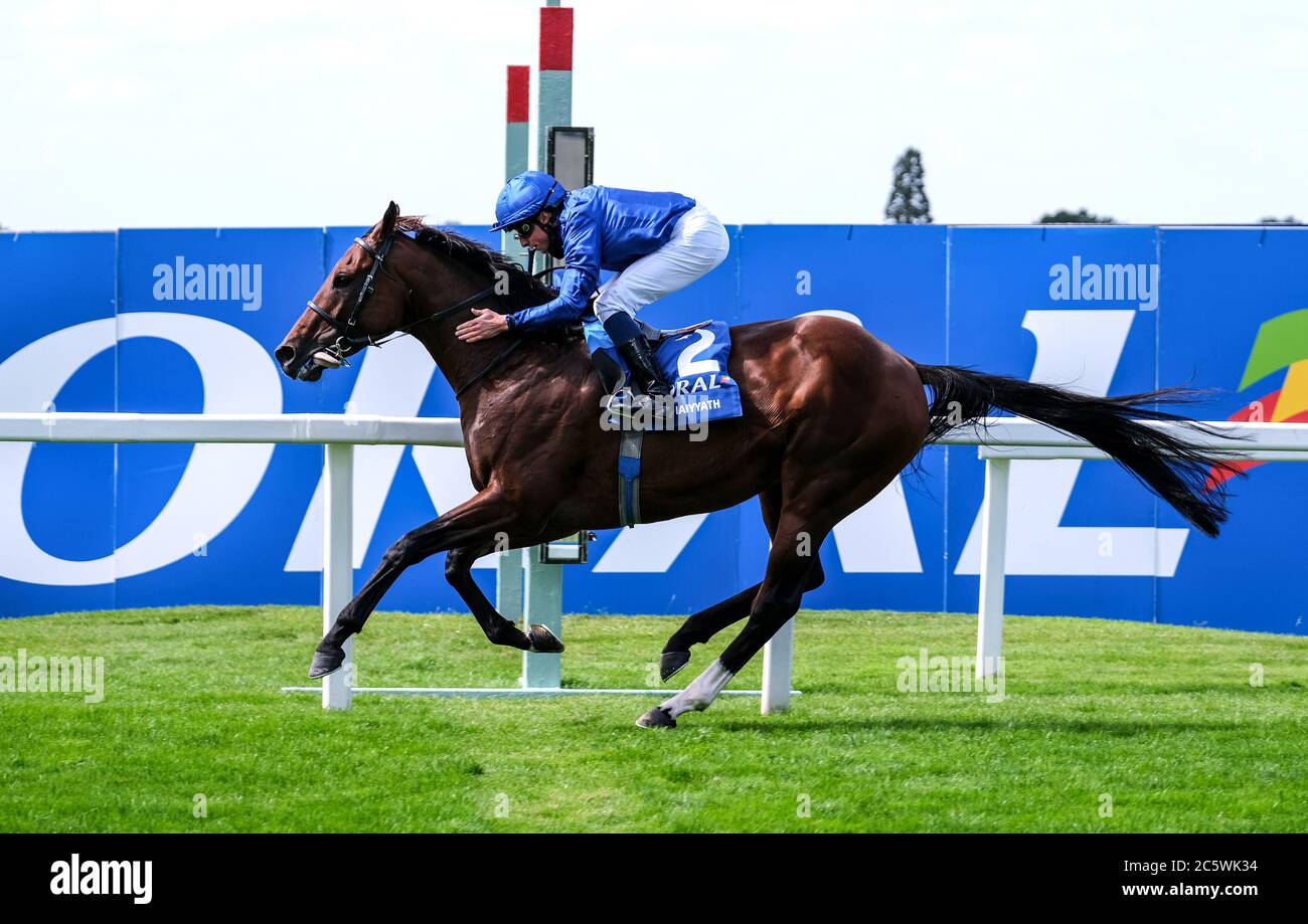 Ghaiyyyath e William Buick vincono il Coral Eclipse all'ippodromo di Sandown Park. Foto Stock