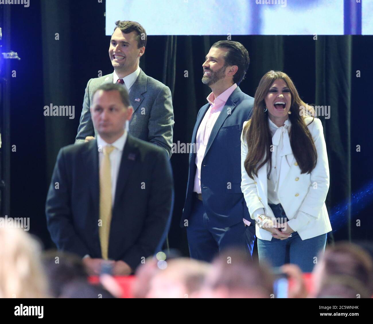 West PALM BEACH, Florida - 21 DICEMBRE: Donald Trump Jr, Kimberly Guilfoyle torna al Turning Point USA Student Action Summit del 2019 - giorno 3 al Palm Beach County Convention Center il 21 dicembre 2019 a West Palm Beach, Florida. People: Donald Trump Jr, Kimberly Guilfoyle Credit: Storms Media Group/Alamy Live News Foto Stock