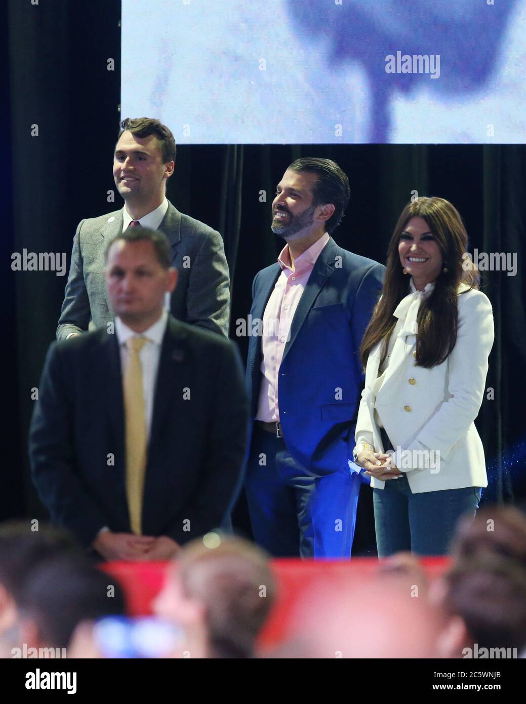 West PALM BEACH, Florida - 21 DICEMBRE: Donald Trump Jr, Kimberly Guilfoyle torna al Turning Point USA Student Action Summit del 2019 - giorno 3 al Palm Beach County Convention Center il 21 dicembre 2019 a West Palm Beach, Florida. People: Donald Trump Jr, Kimberly Guilfoyle Credit: Storms Media Group/Alamy Live News Foto Stock